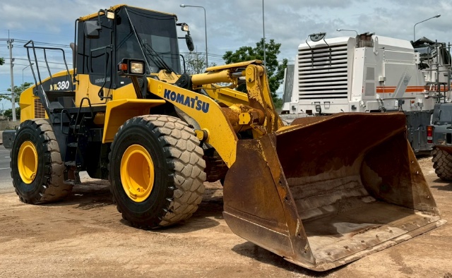 ขายรถตักล้อยาง KOMATSU WA380-7 ปี 2015 พร้อมใช้ มีVDOการทำงานครับ ขายรถตักล้อยาง KOMATSU WA380-7 ปี 2015 พร้อมใช้ มีVDOการทำงานครับ