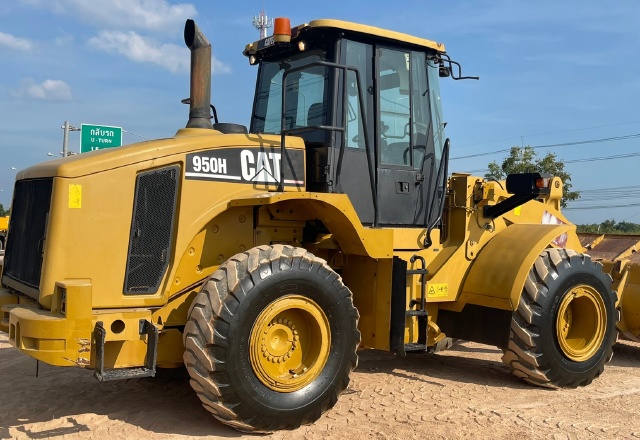 ขายรถตักล้อยาง CAT 950H นำเข้าจากญี่ปุ่น พร้อมใช้ มีVDOการทำงานครับ