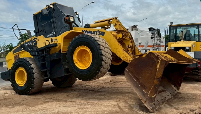 ขายรถตักล้อยาง KOMATSU WA380-7 ปี 2015 พร้อมใช้ มีVDOการทำงานครับ