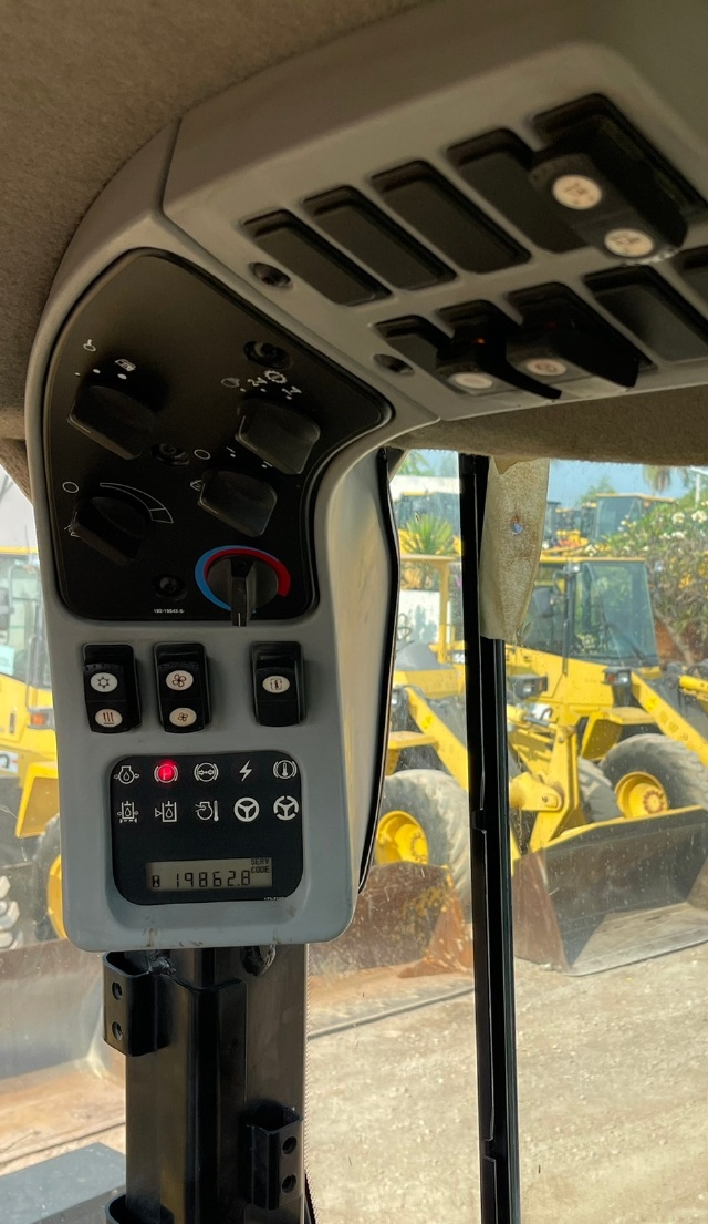 ขายรถตักล้อยาง CAT 950H นำเข้าจากญี่ปุ่น พร้อมใช้ มีVDOการทำงานครับ