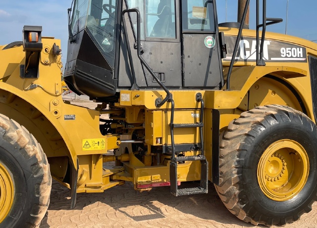 ขายรถตักล้อยาง CAT 950H นำเข้าจากญี่ปุ่น พร้อมใช้ มีVDOการทำงานครับ