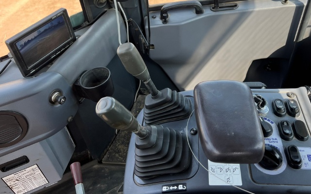ขายรถตักล้อยาง KOMATSU WA320-6 ปี 2013 นำเข้าจากญี่ปุ่น พร้อมใช้ มีVDOการทำงานครับ