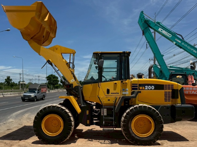 ขายรถตักล้อยาง KOMATSU WA200-6 พร้อมใช้ มีVDOการทำงานครับ
