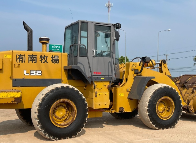 ขายรถตักล้อยาง TCM L32 นำเข้าจากญี่ปุ่น พร้อมใช้ มีVDOการทำงานครับ