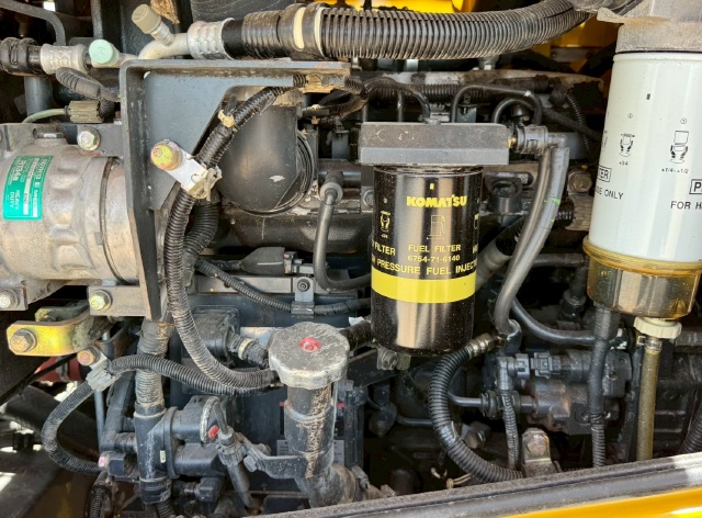 ขายรถตักล้อยาง KOMATSU WA200-6 พร้อมใช้ มีVDOการทำงานครับ