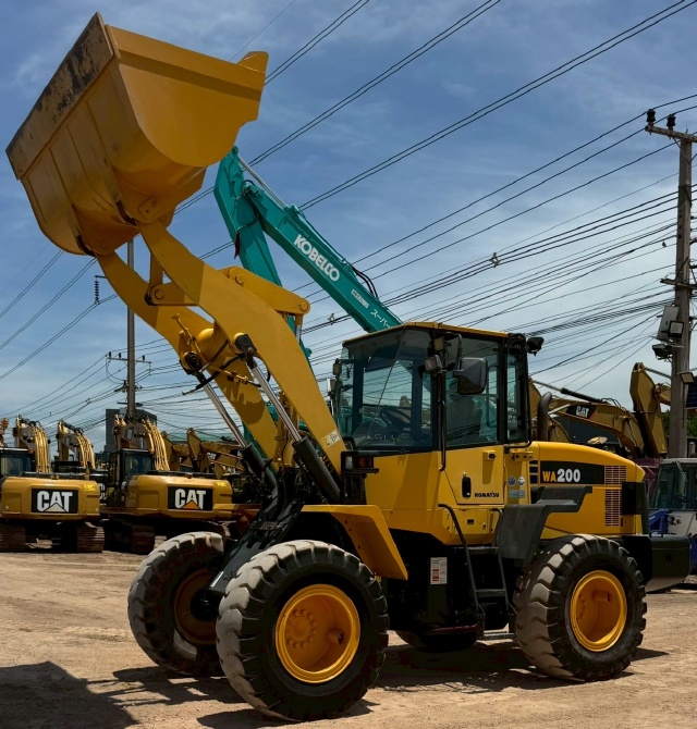 ขายรถตักล้อยาง KOMATSU WA200-6 พร้อมใช้ มีVDOการทำงานครับ
