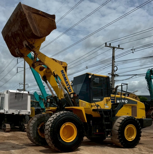 ขายรถตักล้อยาง KOMATSU WA380-7 ปี 2015 พร้อมใช้ มีVDOการทำงานครับ