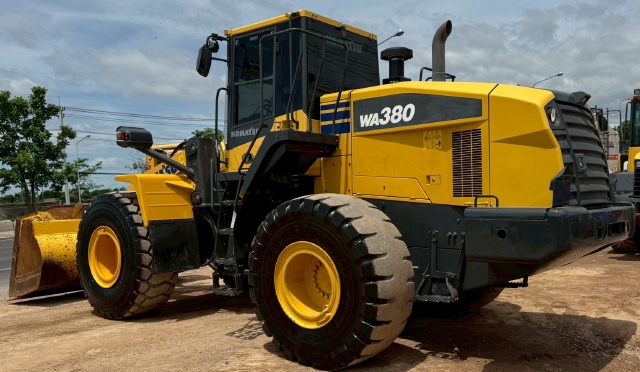 ขายรถตักล้อยาง KOMATSU WA380-7 ปี 2015 พร้อมใช้ มีVDOการทำงานครับ