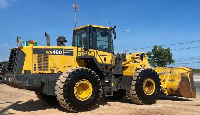 ขายรถตักล้อยาง KOMATSU WA480-6 ปี 2013 นำเข้าจากญี่ปุ่น พร้อมใช้ มีVDOการทำงานครับ ขายรถตักล้อยาง KOMATSU WA480-6 ปี 2013 นำเข้าจากญี่ปุ่น พร้อมใช้ มีVDOการทำงานครับ