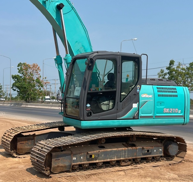 ขายรถขุด KOBELCO SK210LC MARK 9 ปี 2014 บูมยาว 15 เมตร นำเข้าจากญี่ปุ่น พร้อมใช้ มีVDOการทำงานครับ