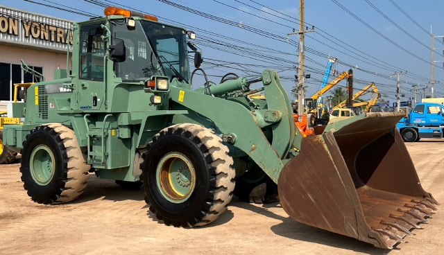 ขายรถตักล้อยาง KOMATSU WA320-6 ปี 2013 นำเข้าจากญี่ปุ่น พร้อมใช้ มีVDOการทำงานครับ