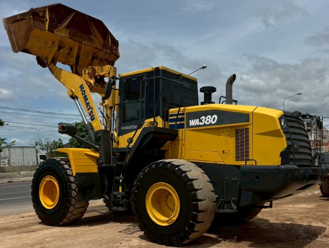 ขายรถตักล้อยาง KOMATSU WA380-7 ปี 2015 พร้อมใช้ มีVDOการทำงานครับ