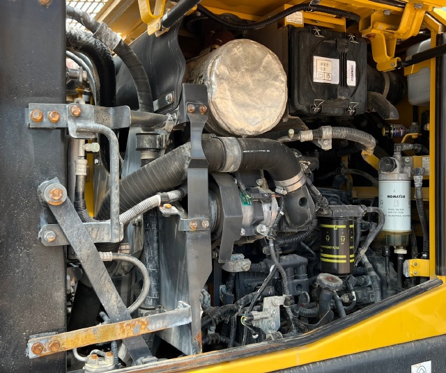 ขายรถตักล้อยาง KOMATSU WA200-7 ปี 2016 นำเข้าจากญี่ปุ่น พร้อมใช้ มีVDOการทำงานครับ