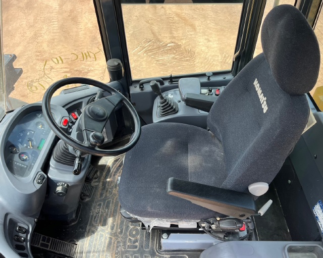 ขายรถตักล้อยาง KOMATSU WA200-7 ปี 2016 นำเข้าจากญี่ปุ่น พร้อมใช้ มีVDOการทำงานครับ