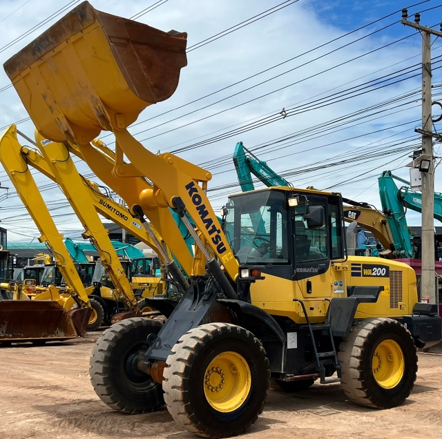 ขายรถตักล้อยาง KOMATSU WA200-7 ปี 2016 นำเข้าจากญี่ปุ่น พร้อมใช้ มีVDOการทำงานครับ