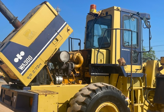 ขายรถตักล้อยาง KOMATSU WA300-1 นำเข้าจากญี่ปุ่น พร้อมใช้ มีVDOการทำงานครับ