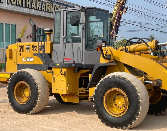ขายรถตักล้อยาง TCM L32 นำเข้าจากญี่ปุ่น พร้อมใช้ มีVDOการทำงานครับ