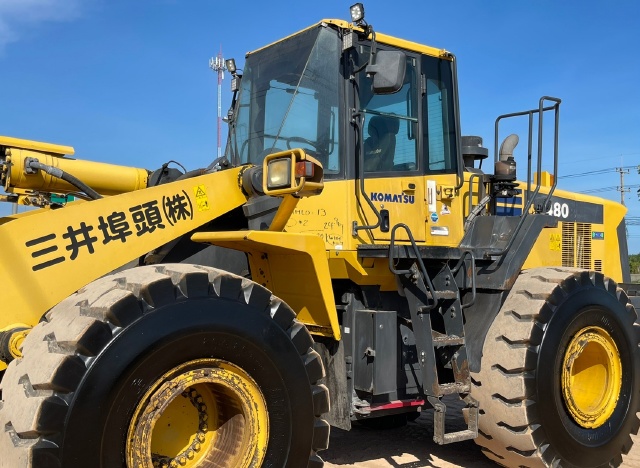 ขายรถตักล้อยาง KOMATSU WA480-6 ปี 2013 นำเข้าจากญี่ปุ่น พร้อมใช้ มีVDOการทำงานครับ ขายรถตักล้อยาง KOMATSU WA480-6 ปี 2013 นำเข้าจากญี่ปุ่น พร้อมใช้ มีVDOการทำงานครับ