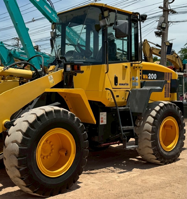 ขายรถตักล้อยาง KOMATSU WA200-6 พร้อมใช้ มีVDOการทำงานครับ
