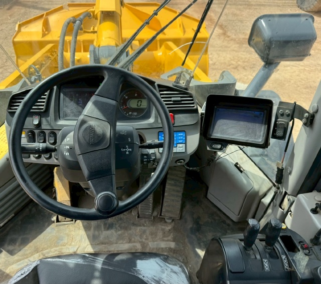 ขายรถตักล้อยาง KOMATSU WA380-8 ปี 2020 พร้อมใช้ มีVDOการทำงานครับ