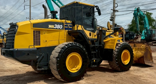 ขายรถตักล้อยาง KOMATSU WA380-7 ปี 2015 พร้อมใช้ มีVDOการทำงานครับ ขายรถตักล้อยาง KOMATSU WA380-7 ปี 2015 พร้อมใช้ มีVDOการทำงานครับ