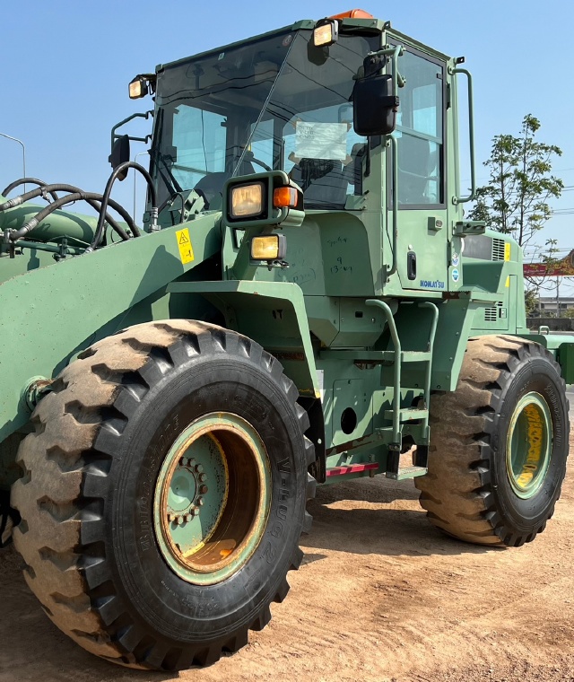 ขายรถตักล้อยาง KOMATSU WA320-6 ปี 2013 นำเข้าจากญี่ปุ่น พร้อมใช้ มีVDOการทำงานครับ