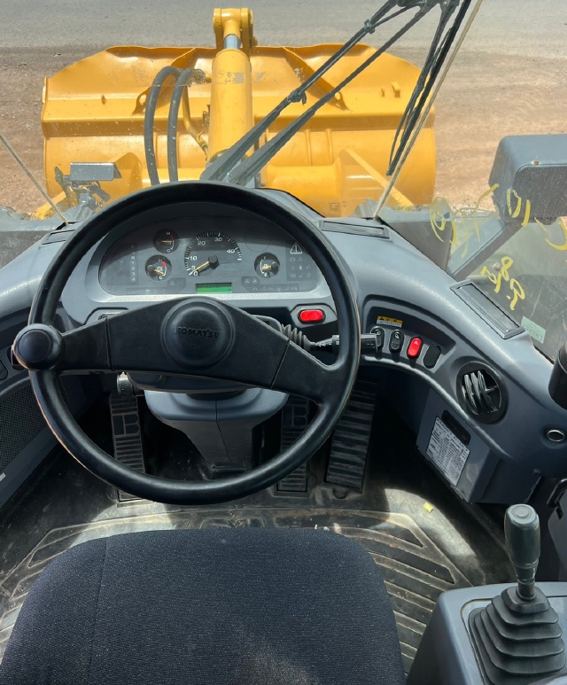 ขายรถตักล้อยาง KOMATSU WA200-7 ปี 2016 นำเข้าจากญี่ปุ่น พร้อมใช้ มีVDOการทำงานครับ