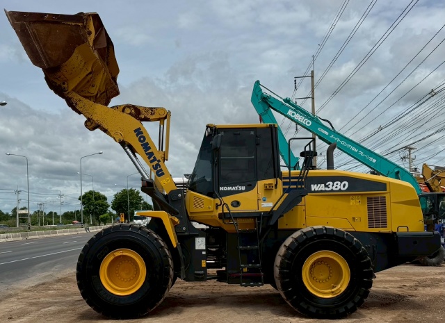 ขายรถตักล้อยาง KOMATSU WA380-7 ปี 2015 พร้อมใช้ มีVDOการทำงานครับ