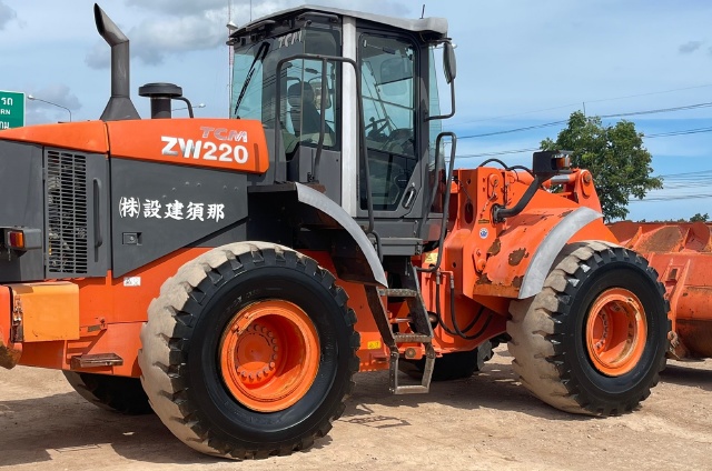 ขายรถตักล้อยาง HITACHI ZW220 นำเข้าจากญี่ปุ่น พร้อมใช้ มีVDOการทำงานครับ