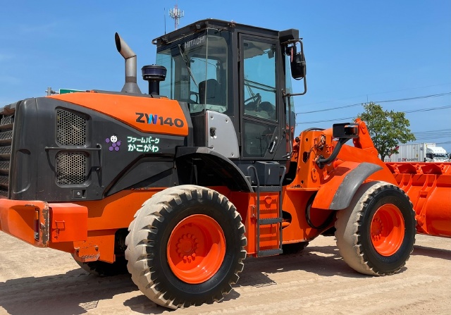 ขายรถตักล้อยาง HITACHI ZW140-5B ปี 2014 นำเข้าจากญี่ปุ่น พร้อมใช้ มีVDOการทำงานครับ