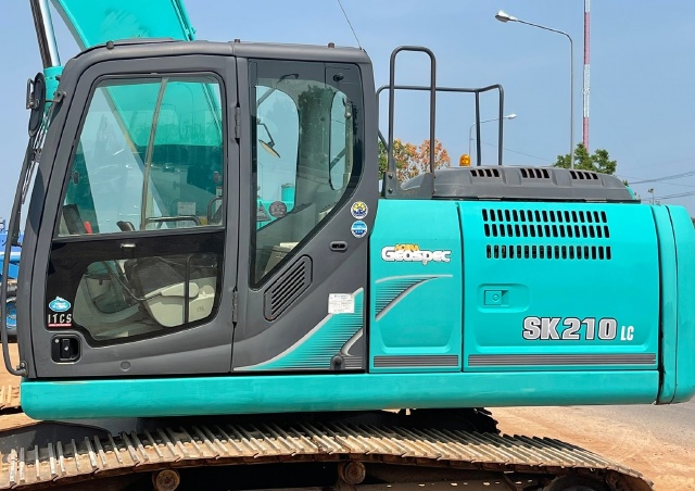 ขายรถขุด KOBELCO SK210LC MARK 9 ปี 2014 บูมยาว 15 เมตร นำเข้าจากญี่ปุ่น พร้อมใช้ มีVDOการทำงานครับ