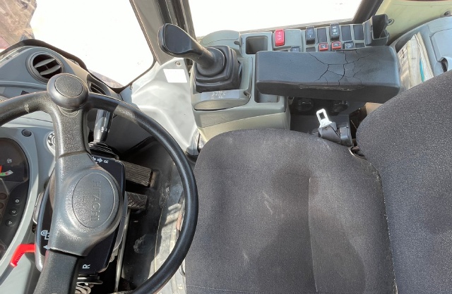 ขายรถตักล้อยาง HITACHI ZW140-5B ปี 2014 นำเข้าจากญี่ปุ่น พร้อมใช้ มีVDOการทำงานครับ