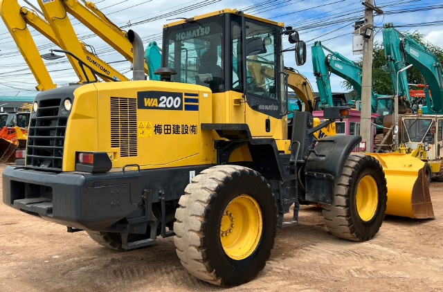 ขายรถตักล้อยาง KOMATSU WA200-7 ปี 2016 นำเข้าจากญี่ปุ่น พร้อมใช้ มีVDOการทำงานครับ