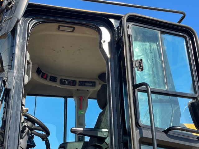 ขายรถตักล้อยาง CAT 938M ปี 2016 นำเข้าจากญี่ปุ่น พร้อมใช้ มีVDOการทำงานครับ ขายรถตักล้อยาง CAT 938M ปี 2016 นำเข้าจากญี่ปุ่น พร้อมใช้ มีVDOการทำงานครับ