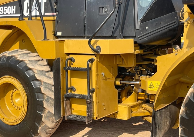 ขายรถตักล้อยาง CAT 950H นำเข้าจากญี่ปุ่น พร้อมใช้ มีVDOการทำงานครับ