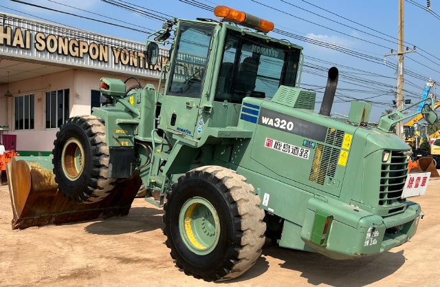 ขายรถตักล้อยาง KOMATSU WA320-6 ปี 2013 นำเข้าจากญี่ปุ่น พร้อมใช้ มีVDOการทำงานครับ