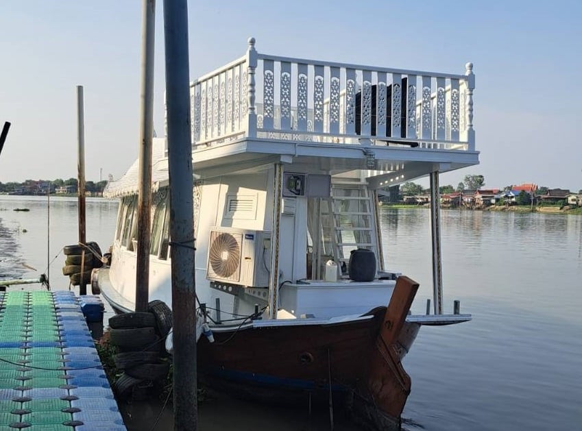 ขายเรือไม้ทรงไทย ใช้เป็นเรือรับรองล่องแม่น้ำ ขายเรือไม้ทรงไทย ใช้เป็นเรือรับรองล่องแม่น้ำ