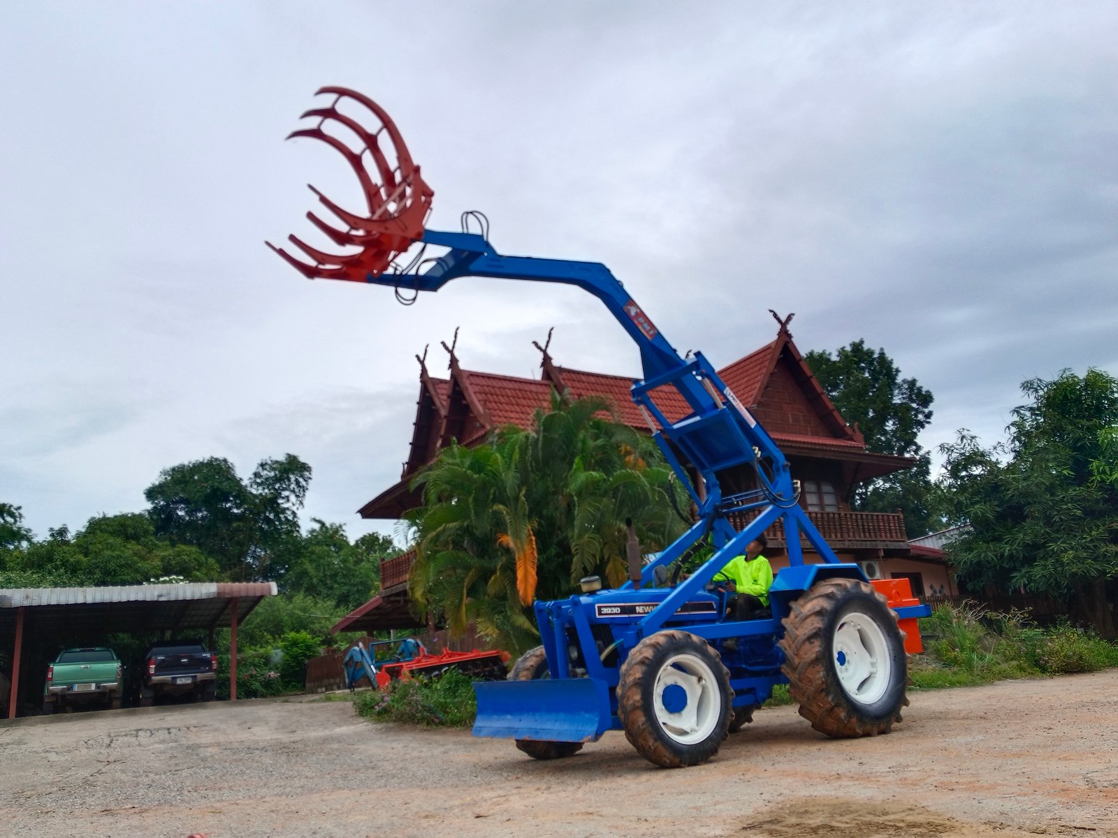 ขายรถไถฟอร์ด 2 เพลา 3930 พร้อมคีบ PMT มือหนึ่ง440,000 บาทภูมินทร์แทรคเตอร์อุดรธานี ขายรถไถฟอร์ด 2 เพลา 3930 พร้อมคีบ PMT มือหนึ่ง440,000 บาทภูมินทร์แทรคเตอร์อุดรธานี