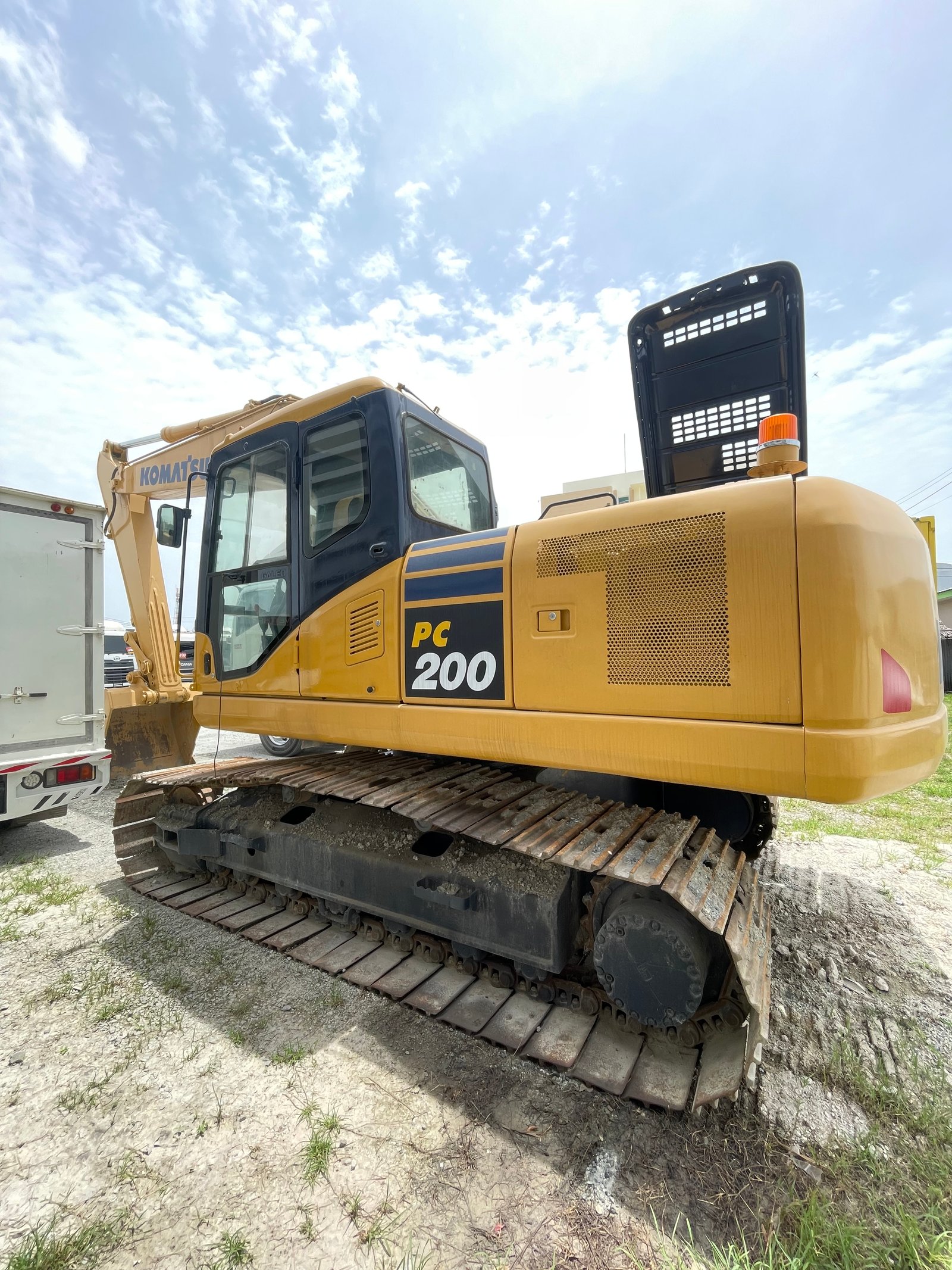 รถแบ็คโฮ KOMATSU PC200 รุ่น 7 ปี 2548 (4599)