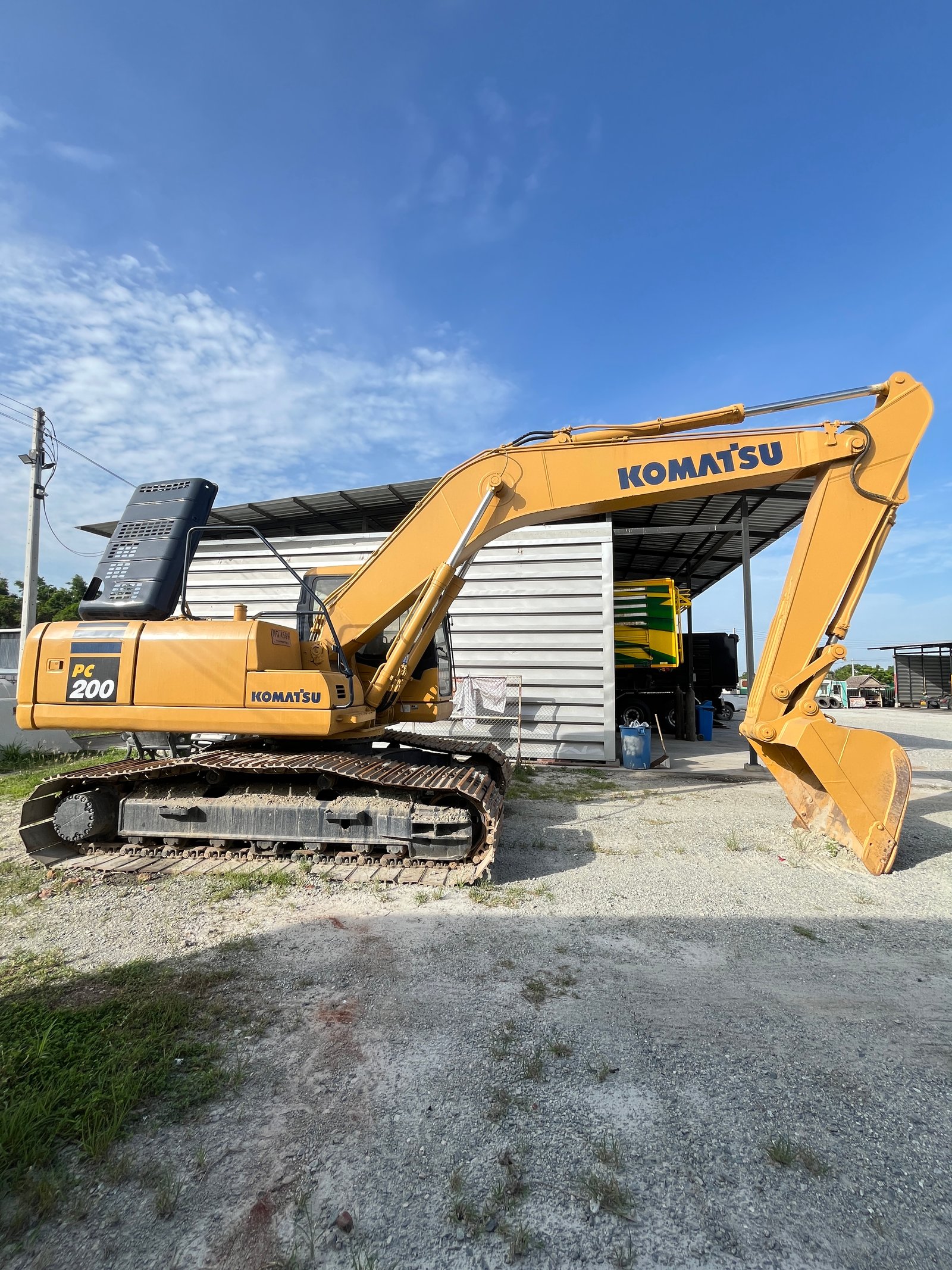 รถแบ็คโฮ KOMATSU PC200 รุ่น 7 ปี 2548 (4599)