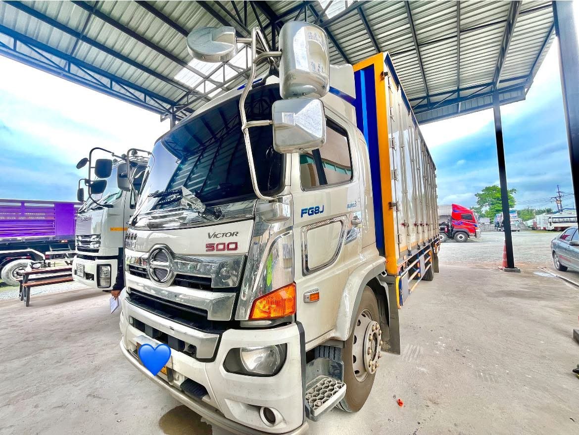 หกล้อตู้สิบบาน HINO FG8J 240แรง ปี 61 (0222) หกล้อตู้สิบบาน HINO FG8J 240แรง ปี 61 (0222)