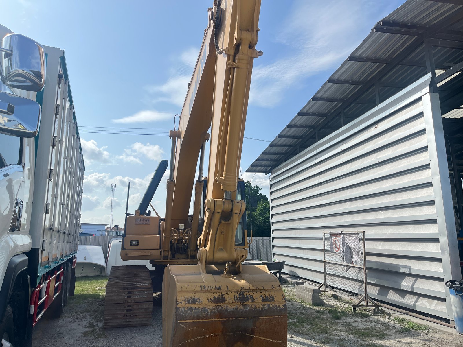 รถแบ็คโฮ KOMATSU PC200 รุ่น 7 ปี 48 (4599) รถแบ็คโฮ KOMATSU PC200 รุ่น 7 ปี 48 (4599)