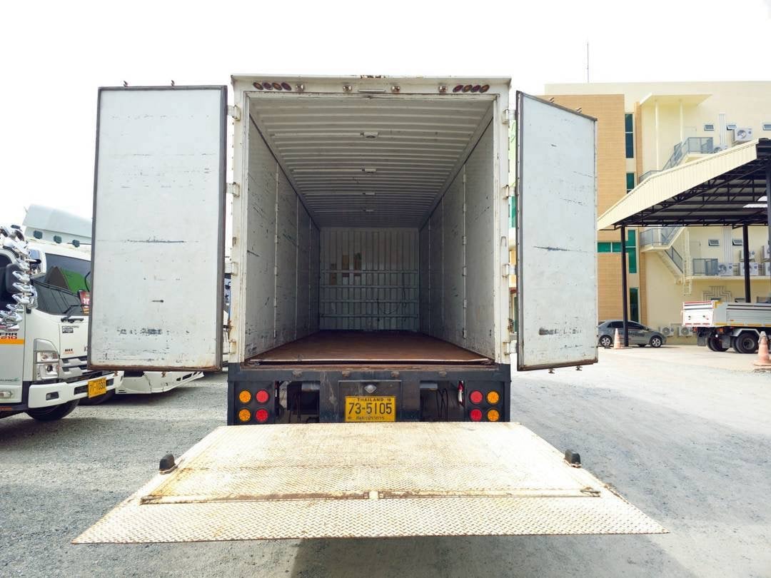 หกล้อตู้สิบบานมีลิฟท์ท้าย ISUZU FTR 240แรง ปี 64 (5105) หกล้อตู้สิบบานมีลิฟท์ท้าย ISUZU FTR 240แรง ปี 64 (5105)