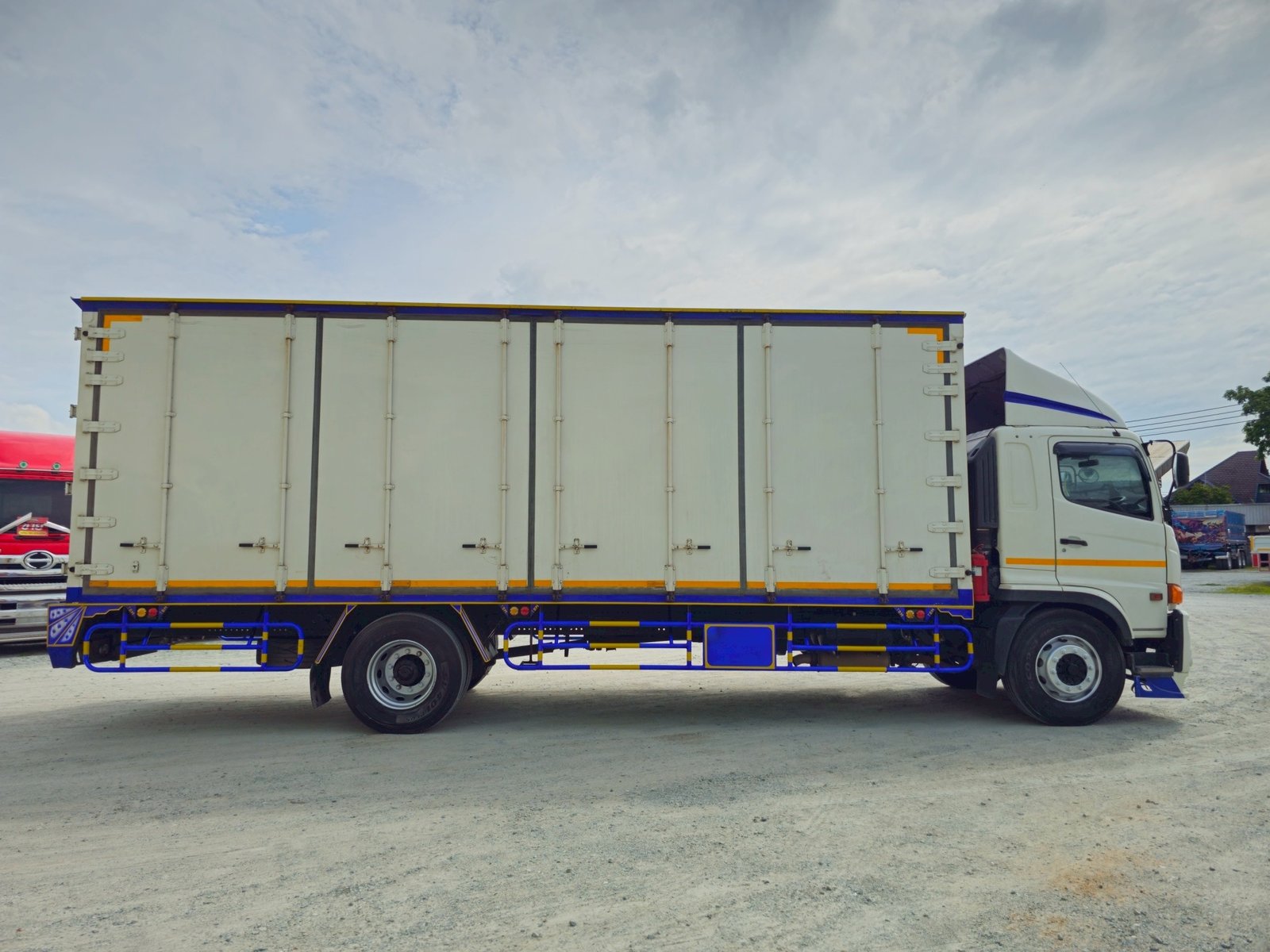 หกล้อตู้สิบบาน HINO FG8J 240แรง ปี 64 (3641)