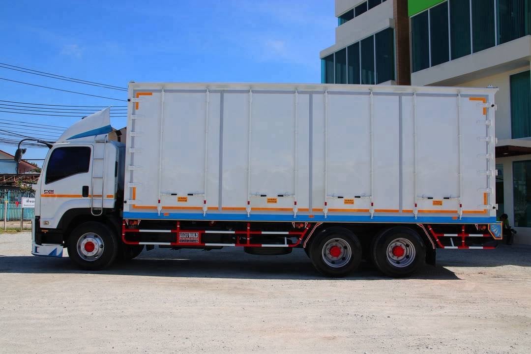 สิบล้อตู้สิบบาน ISUZU FVM 240แรง ปี 56 (4822) สิบล้อตู้สิบบาน ISUZU FVM 240แรง ปี 56 (4822)