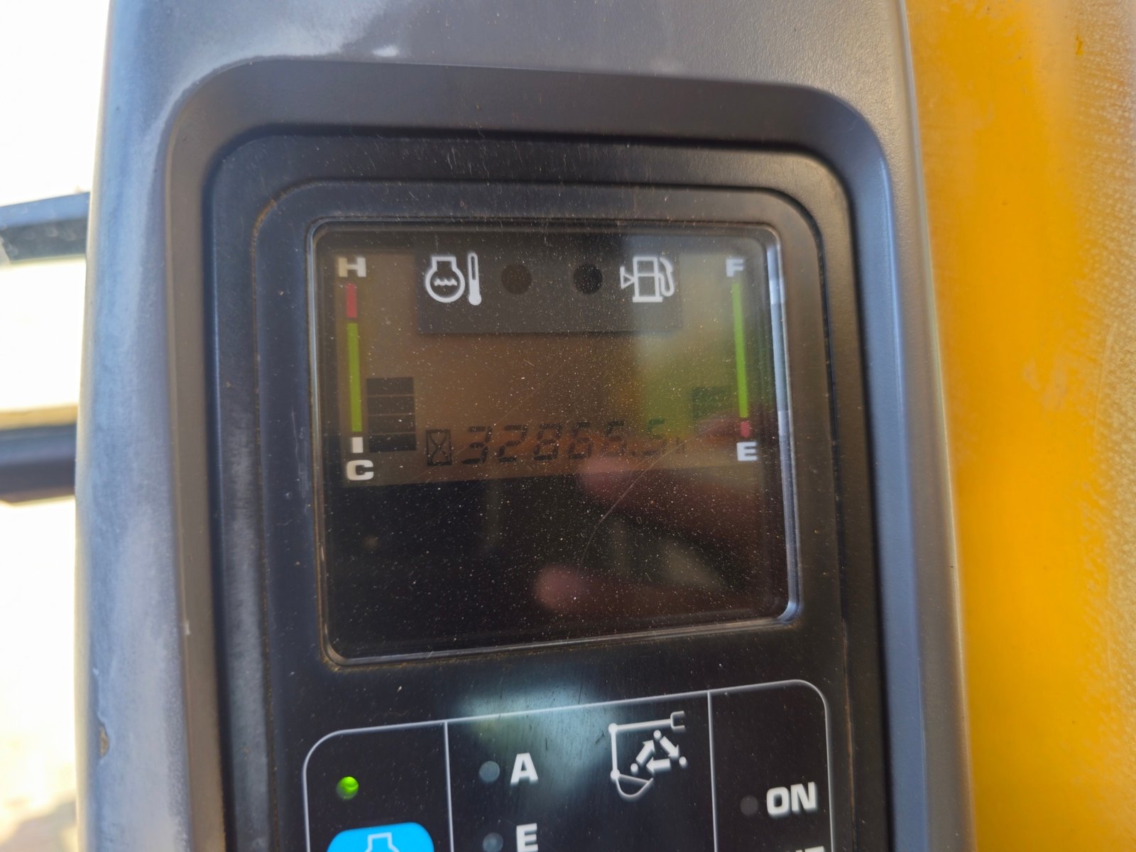รถแบ็คโฮ KOMATSU PC200 รุ่น 7 ปี 2548 (4599)