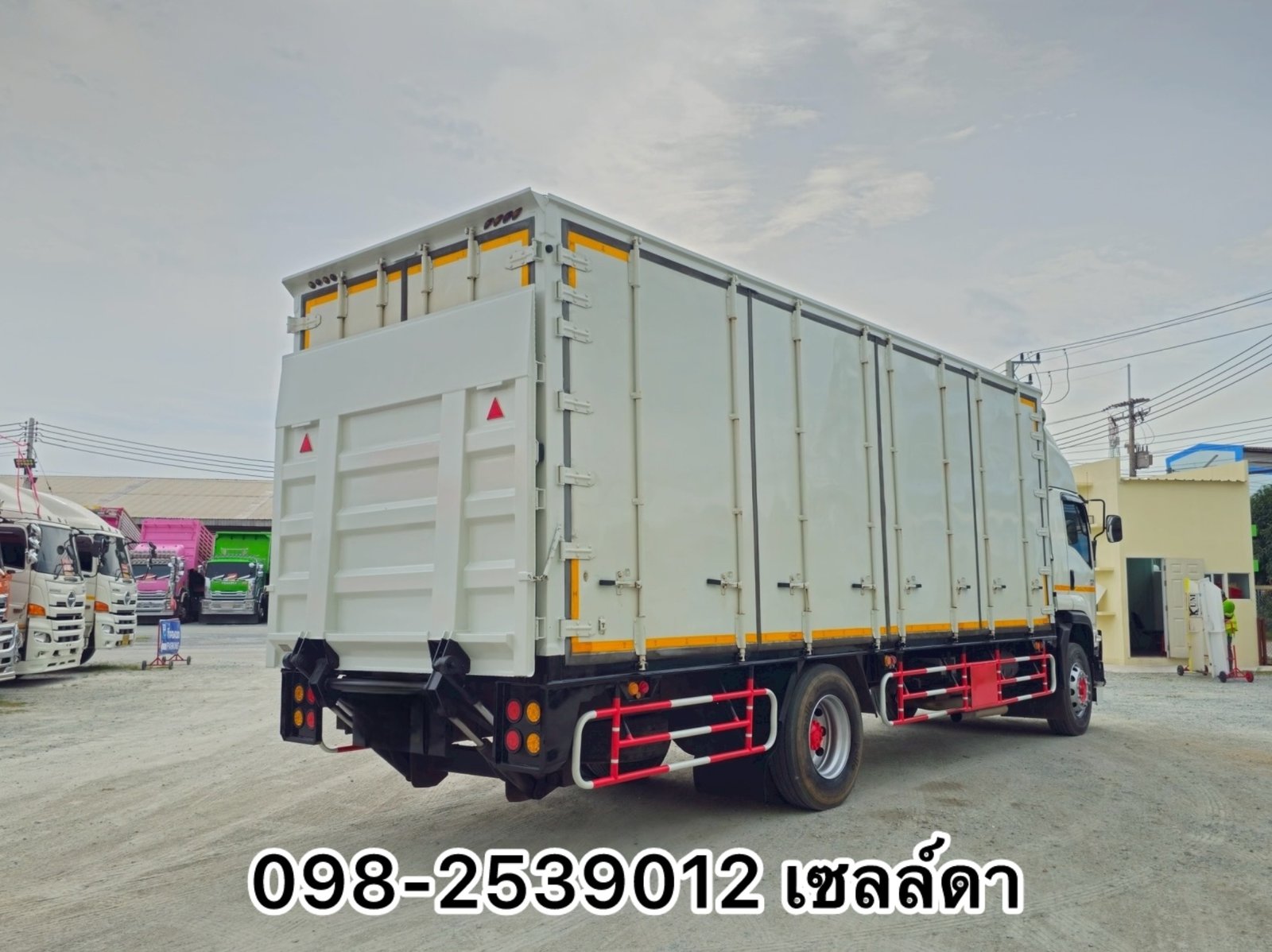 รถสวยพร้อมใช้งาน ตู้สวยๆ (5105)