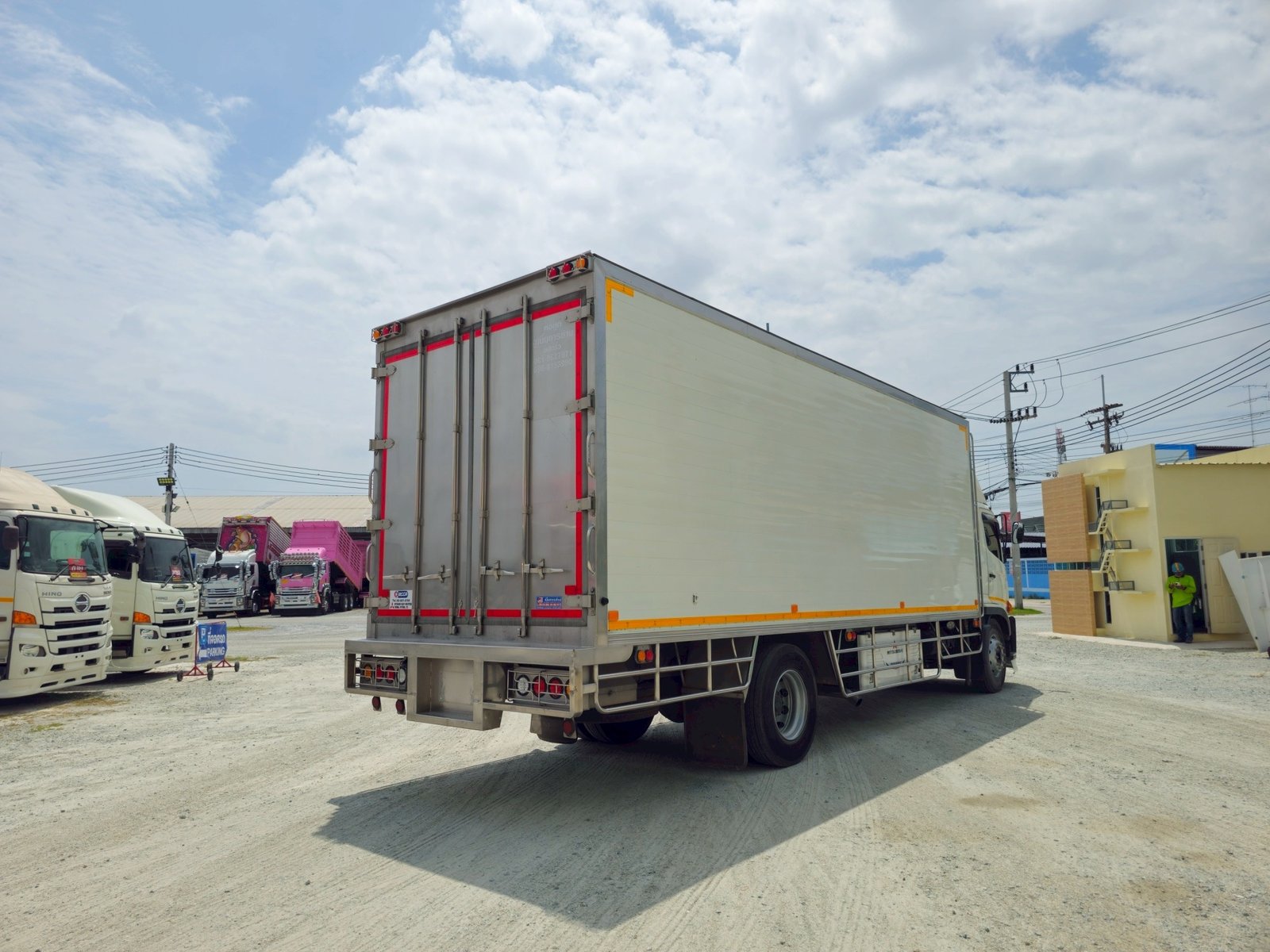 🚨ลดราคาแรงเอาใจพี่ๆ🥰 ￼หกล้อตู้เย็น HINO FG8J 240แรง (4212)