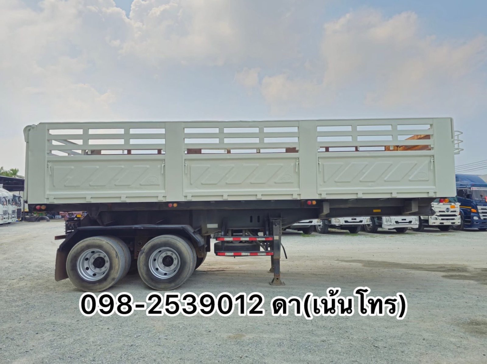 หางดั้มเซมิ อู่สามมิตร ปี56(1707) หางดั้มเซมิ อู่สามมิตร ปี56(1707)