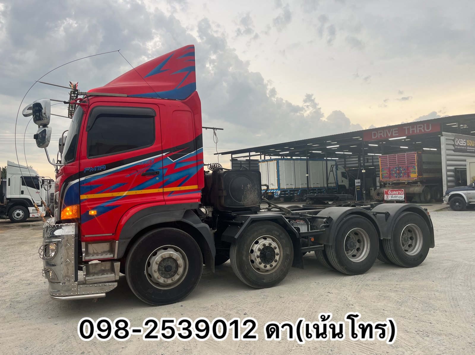 สิบสองล้อหัวลากเข้ามาใหม่คะ Hino Victor (1246) สิบสองล้อหัวลากเข้ามาใหม่คะ Hino Victor (1246)